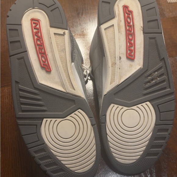 Jordan 3 Wolf Grey Used size 9 - Picture 4 of 5